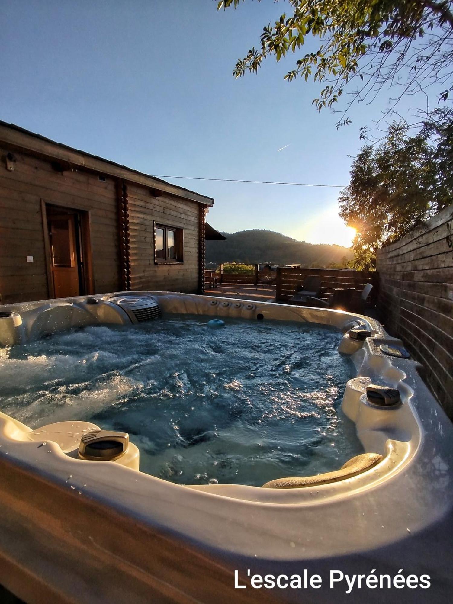 Le Chalet jacuzzi et Détente 4 Étoiles Bagnères-de-Bigorre Esterno foto